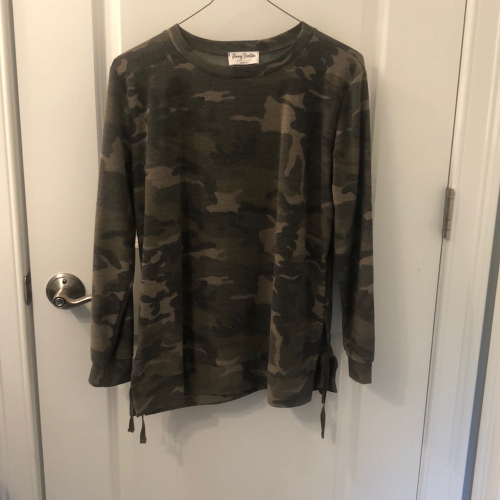 Women long sleeve camo top with side ties